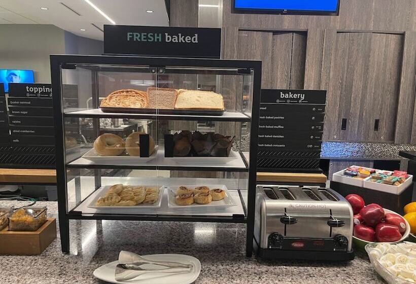 هتل Holiday Inn Winnipeg South, An Ihg