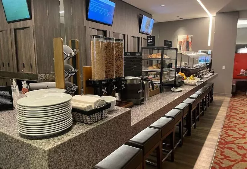 ホテル Holiday Inn Winnipeg South, An Ihg