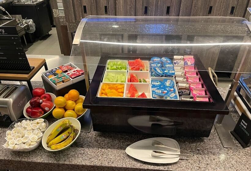 هتل Holiday Inn Winnipeg South, An Ihg