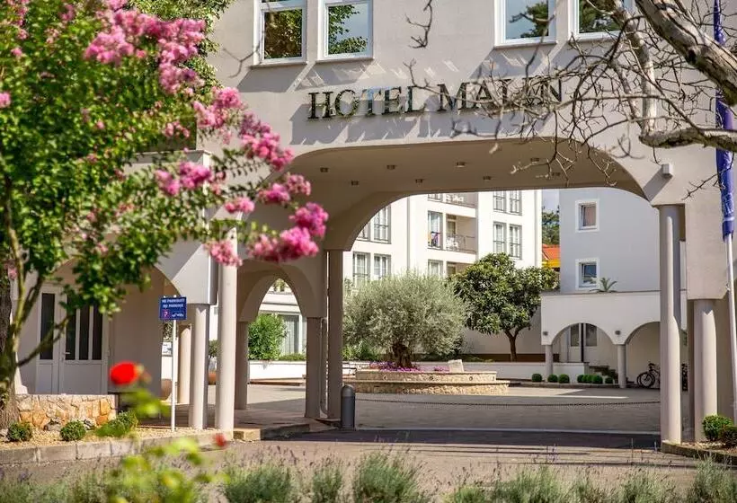 هتل Malin