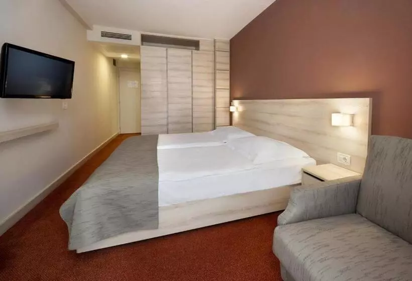 هتل Materada Plava Laguna