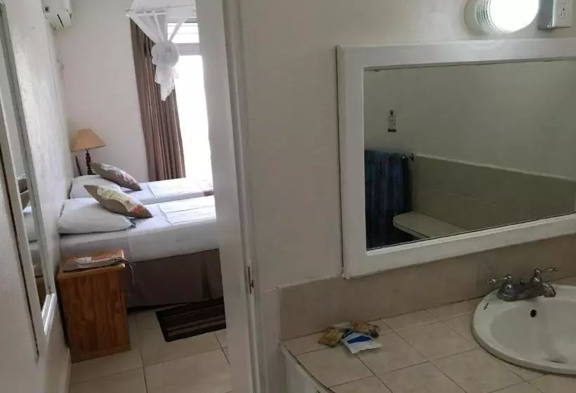 Nautilus Beach Apartments