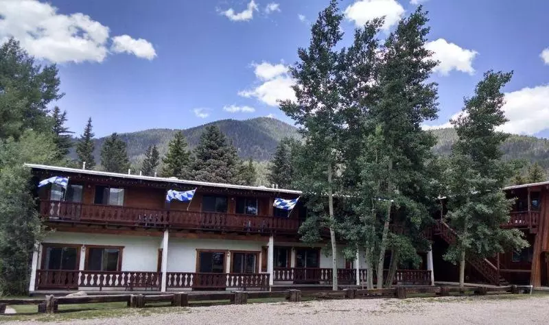 בית מלון כפרי Alpine Lodge Red River