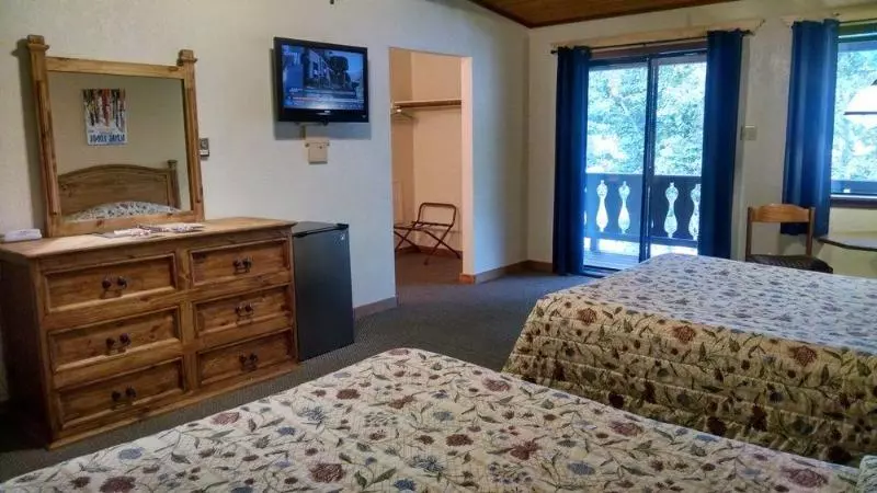 בית מלון כפרי Alpine Lodge Red River