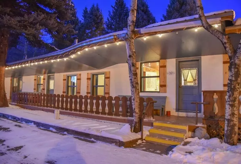 בית מלון כפרי Alpine Lodge Red River