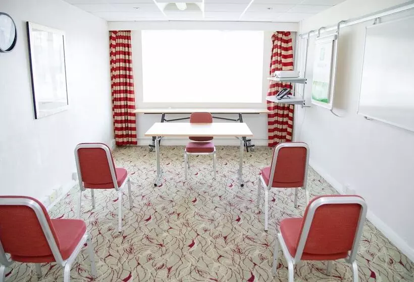 Отель Holiday Inn Ashford   North A20, An Ihg