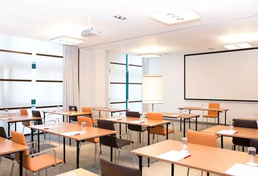 Отель Ibis Lausanne Crissier