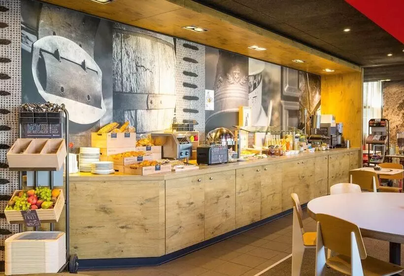 Отель Ibis Lausanne Crissier