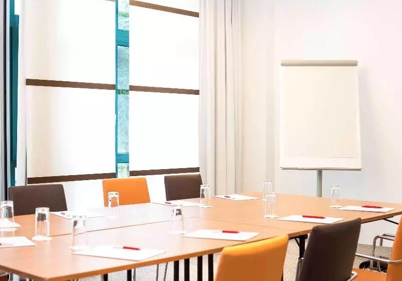 Отель Ibis Lausanne Crissier