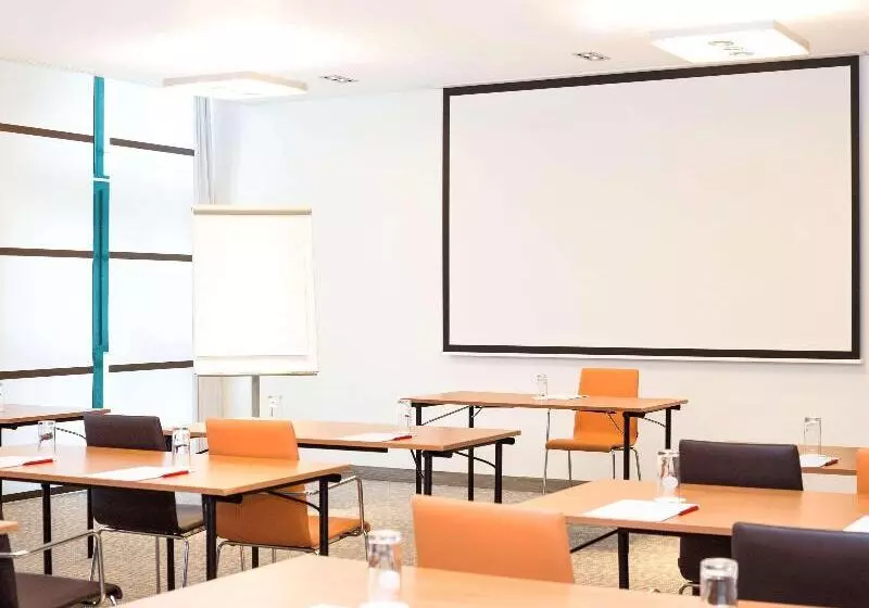 Отель Ibis Lausanne Crissier