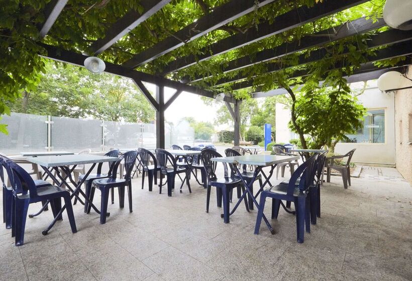 ホテル Hôtel Restaurant Kyriad Mulhouse Nord Illzach