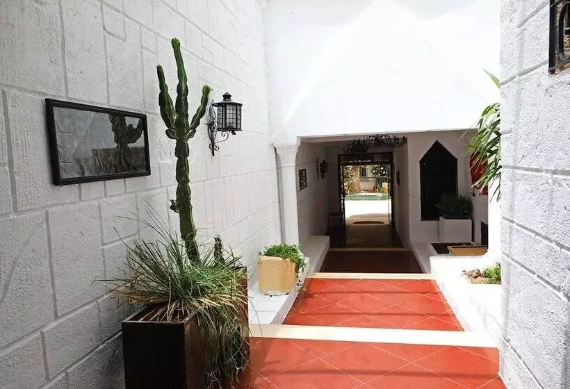 هتل Nour Justinia