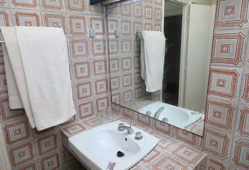 هتل Nour Justinia