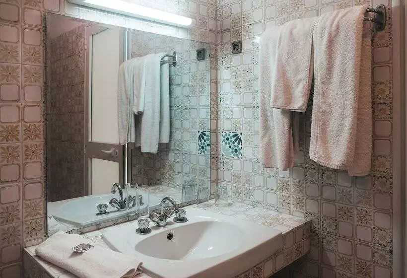 هتل Nour Justinia