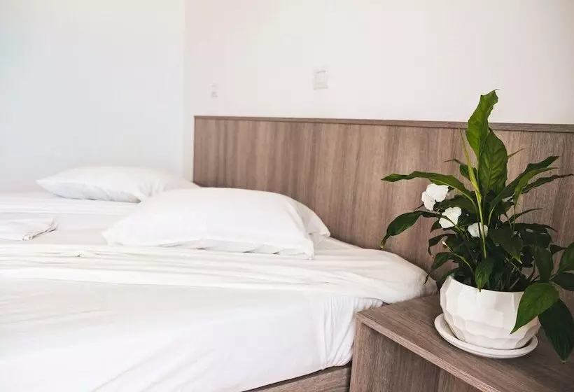 هتل Nour Justinia