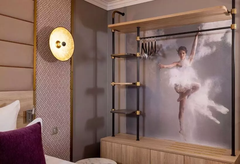 ホテル Hôtel Nude Paris   Color Vision