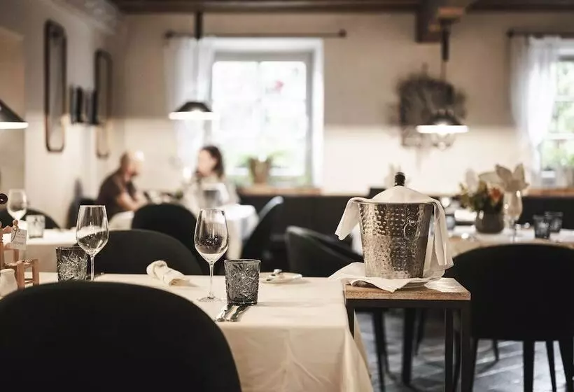 ホテル Strasserwirt   Ansitz Zu Tirol