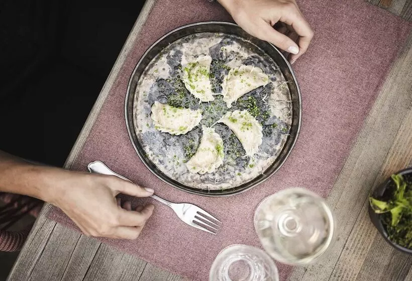 ホテル Strasserwirt   Ansitz Zu Tirol