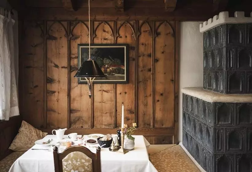 ホテル Strasserwirt   Ansitz Zu Tirol