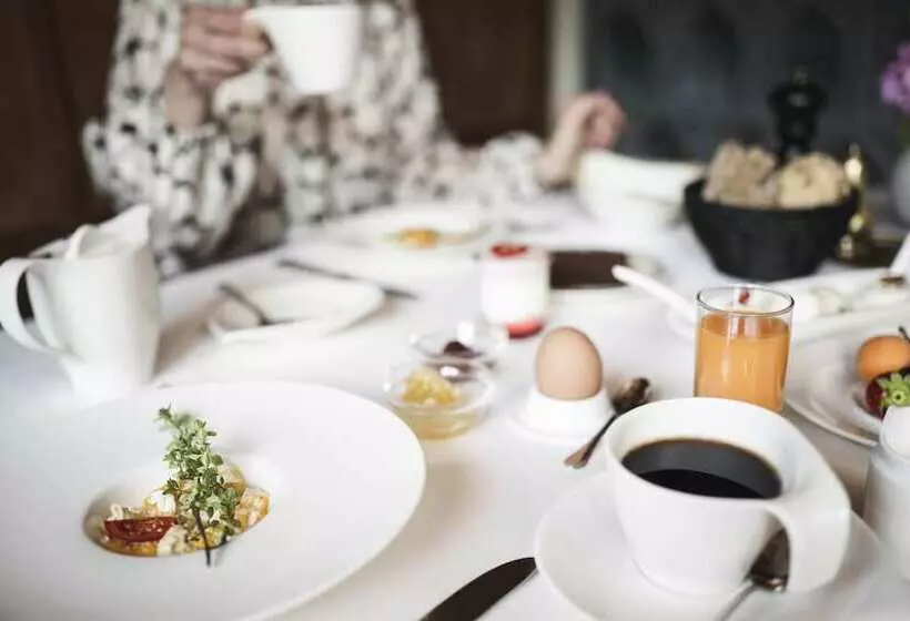 ホテル Strasserwirt   Ansitz Zu Tirol