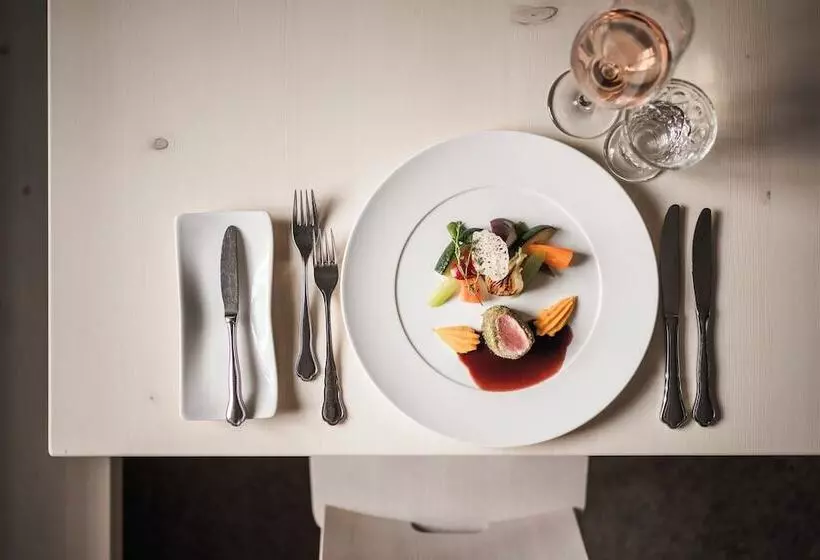 ホテル Strasserwirt   Ansitz Zu Tirol