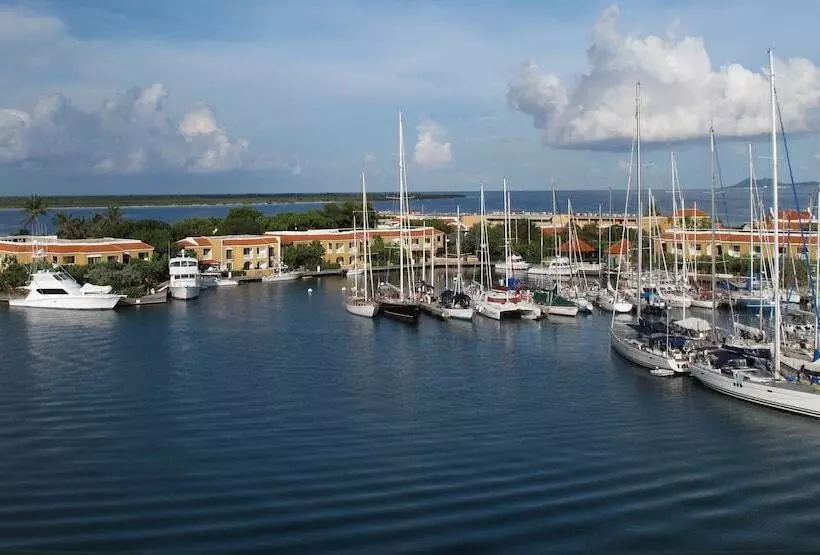 אתר נופש Harbour Village Beach Club