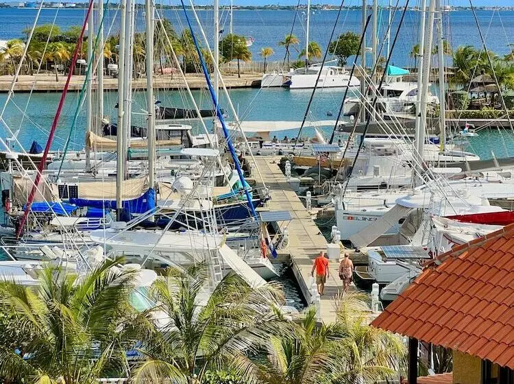 אתר נופש Harbour Village Beach Club