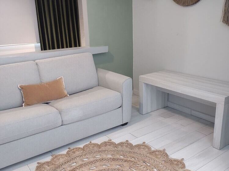 مسافرخانه Trópica Beach