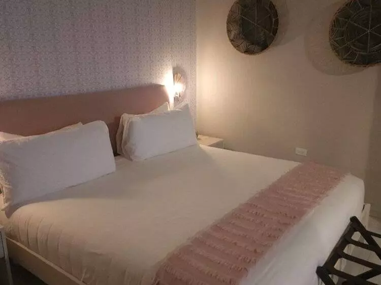 مسافرخانه Trópica Beach