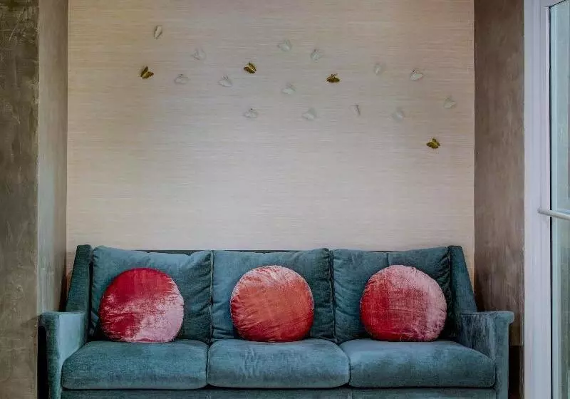 مسافرخانه Trópica Beach