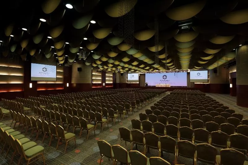 هتل B P International