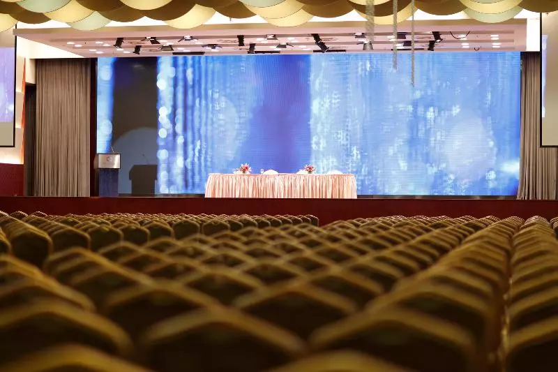 هتل B P International