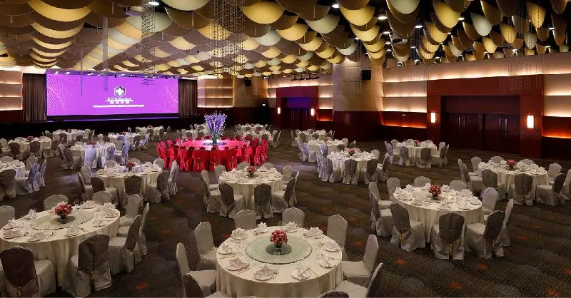 هتل B P International