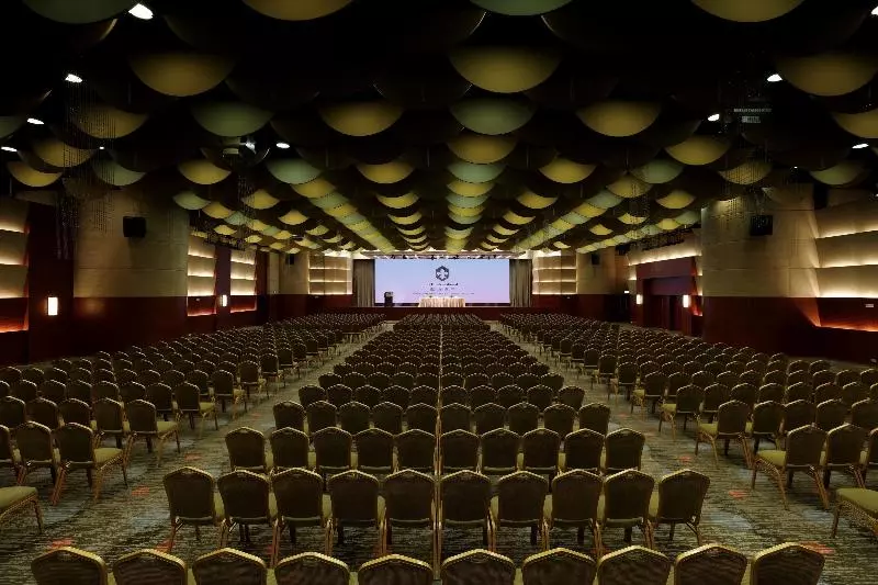 هتل B P International