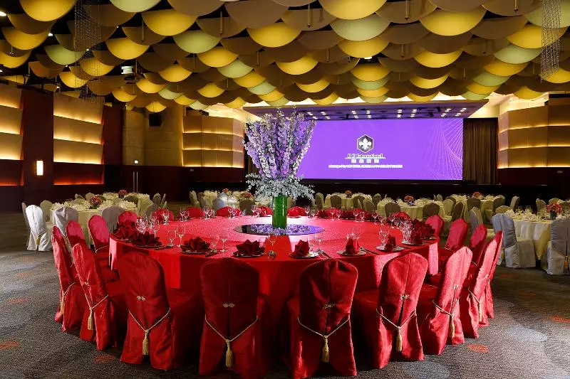 هتل B P International