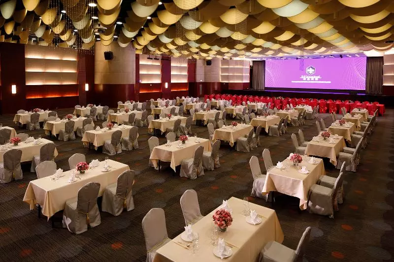 هتل B P International