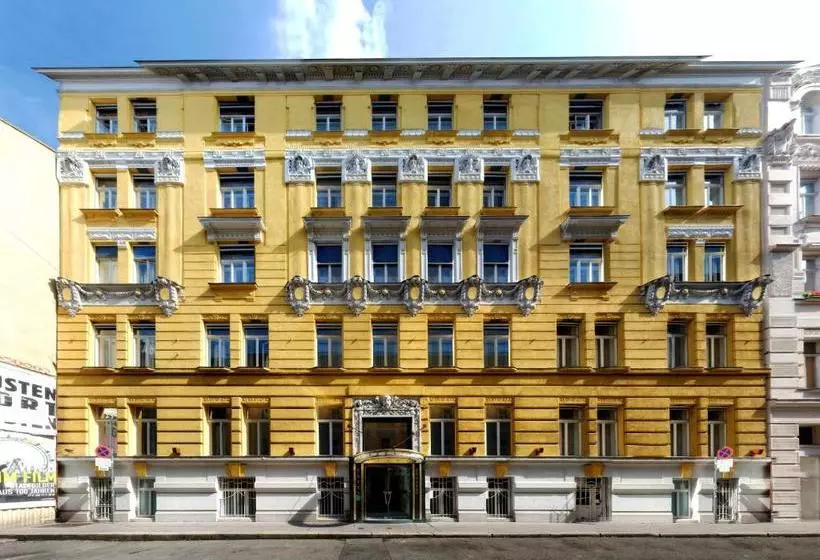 هتل Carlton Opera