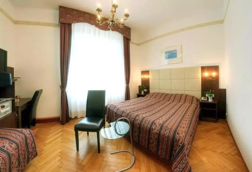 هتل Carlton Opera