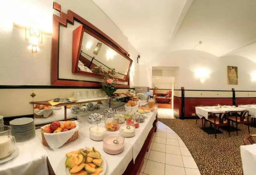 هتل Carlton Opera