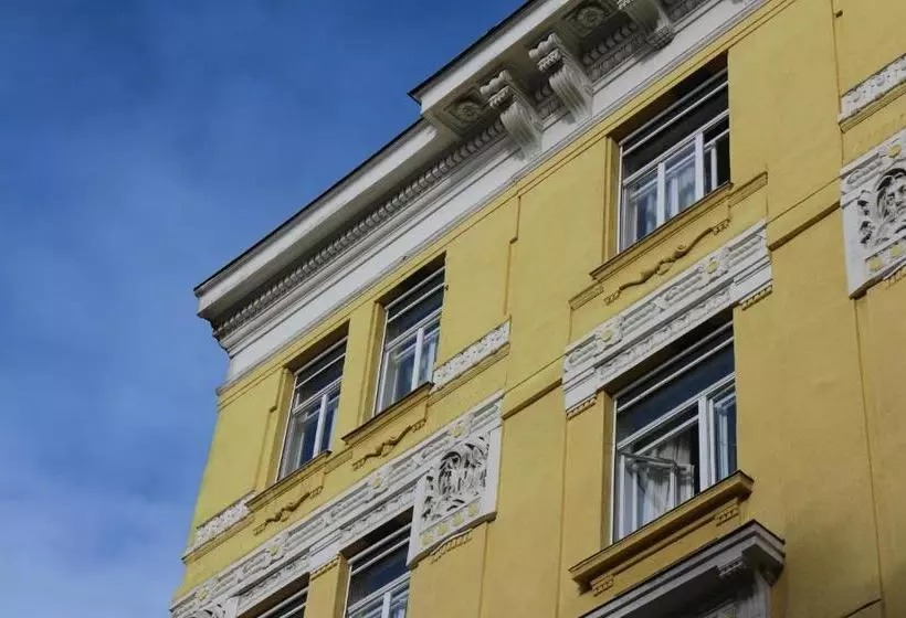 هتل Carlton Opera