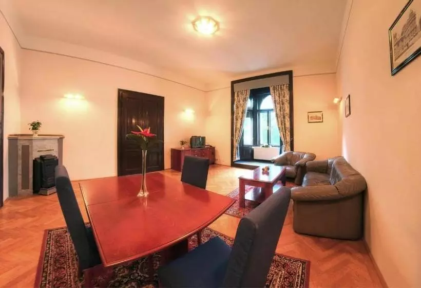 هتل Carlton Opera