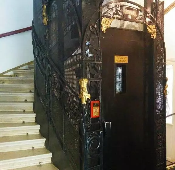 هتل Carlton Opera