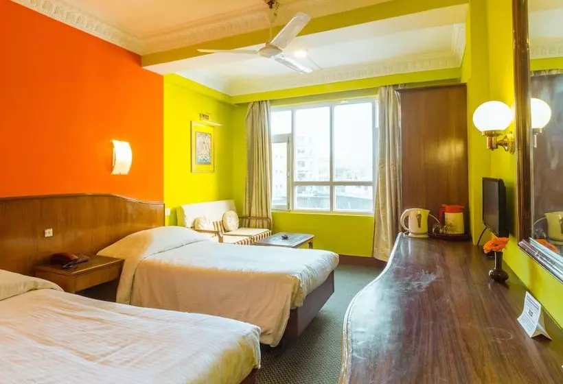 هتل Harati Manor Inn