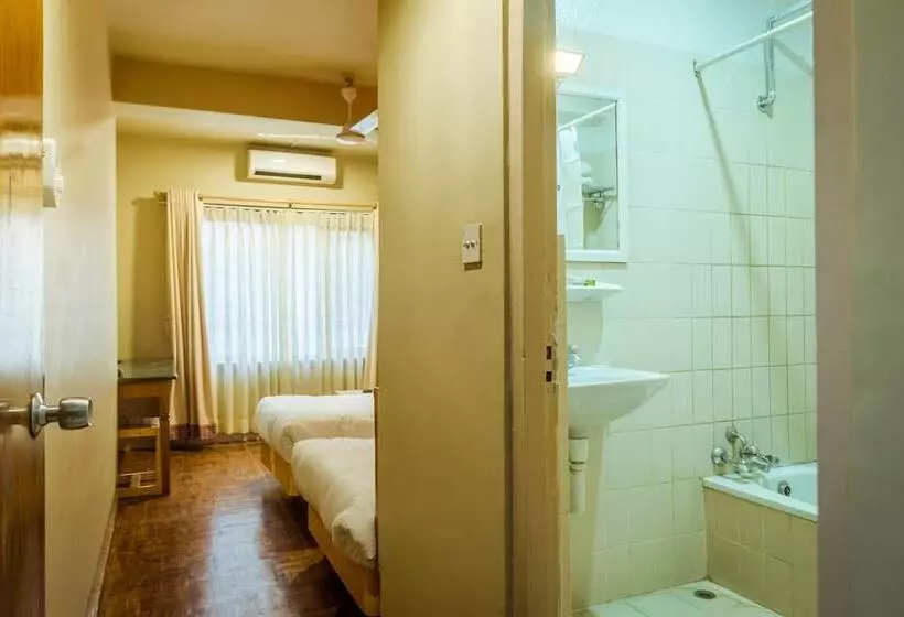 هتل Harati Manor Inn