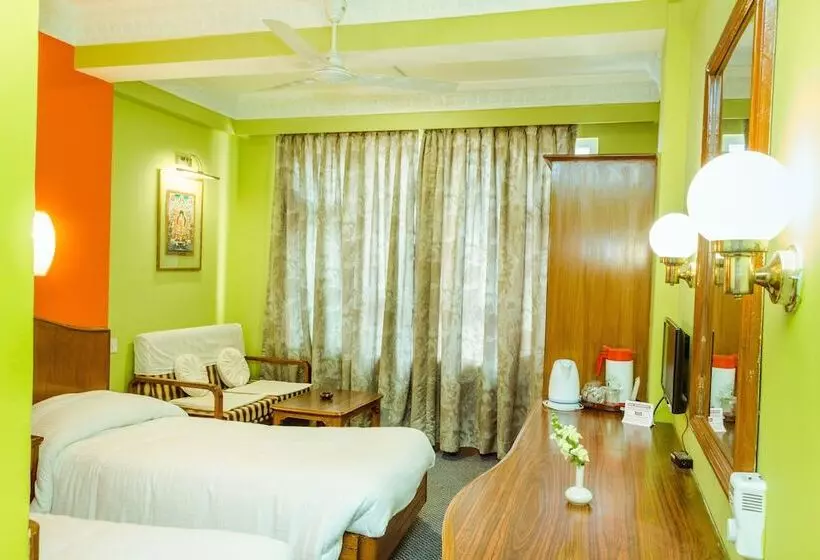 هتل Harati Manor Inn