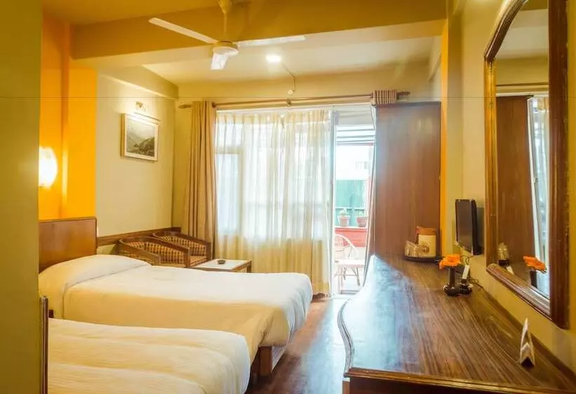 هتل Harati Manor Inn