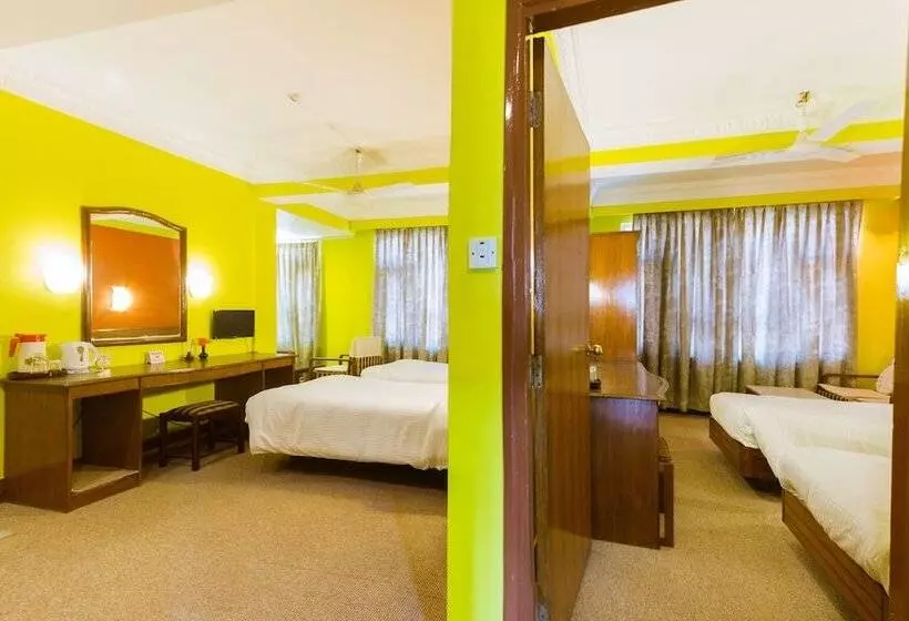 هتل Harati Manor Inn