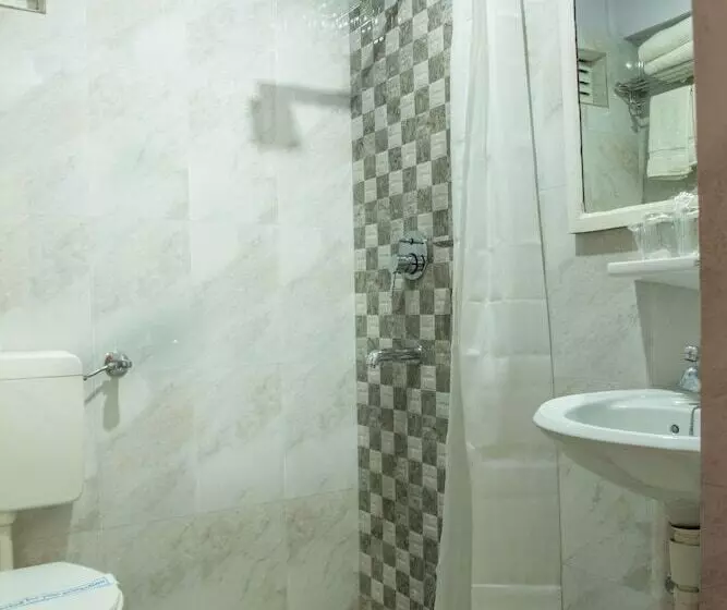 هتل Harati Manor Inn