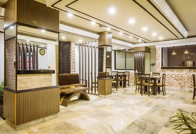 هتل Harati Manor Inn