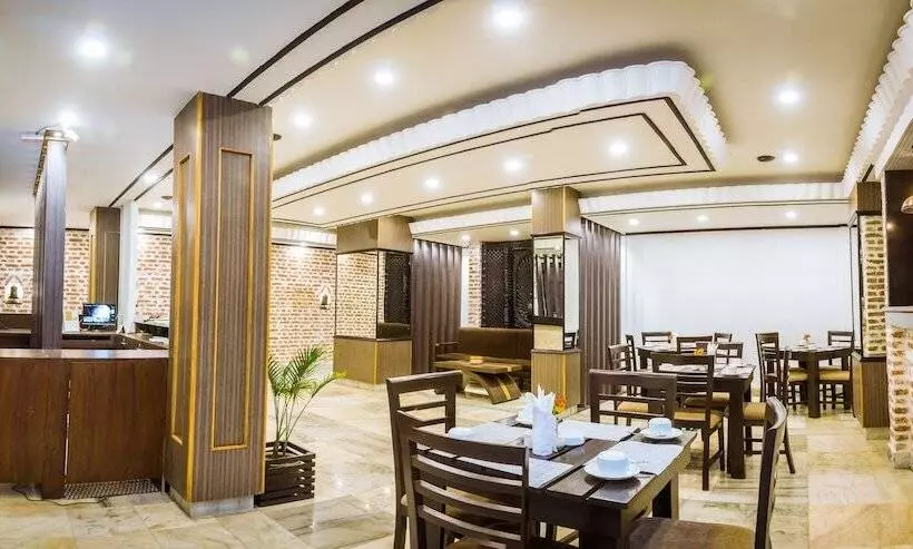 هتل Harati Manor Inn